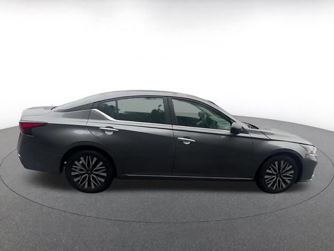 Used 2025 Nissan Altima 2.5 SV FWD image 16
