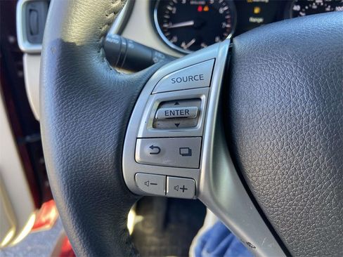 Used 2016 Nissan Rogue SL w/ SL Premium Package image 30