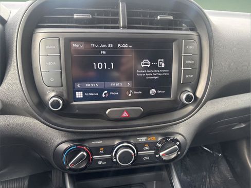 Used 2025 Kia Soul LX w/ LX Technology Package FWD image 4