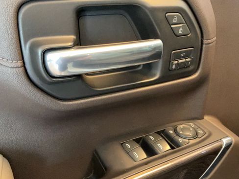 Used 2019 Chevrolet Silverado 1500 LTZ w/ LTZ Convenience Package AWD/4WD image 23