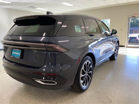 Used 2024 Lincoln Nautilus Reserve w/ Equipment Group 202A image 7