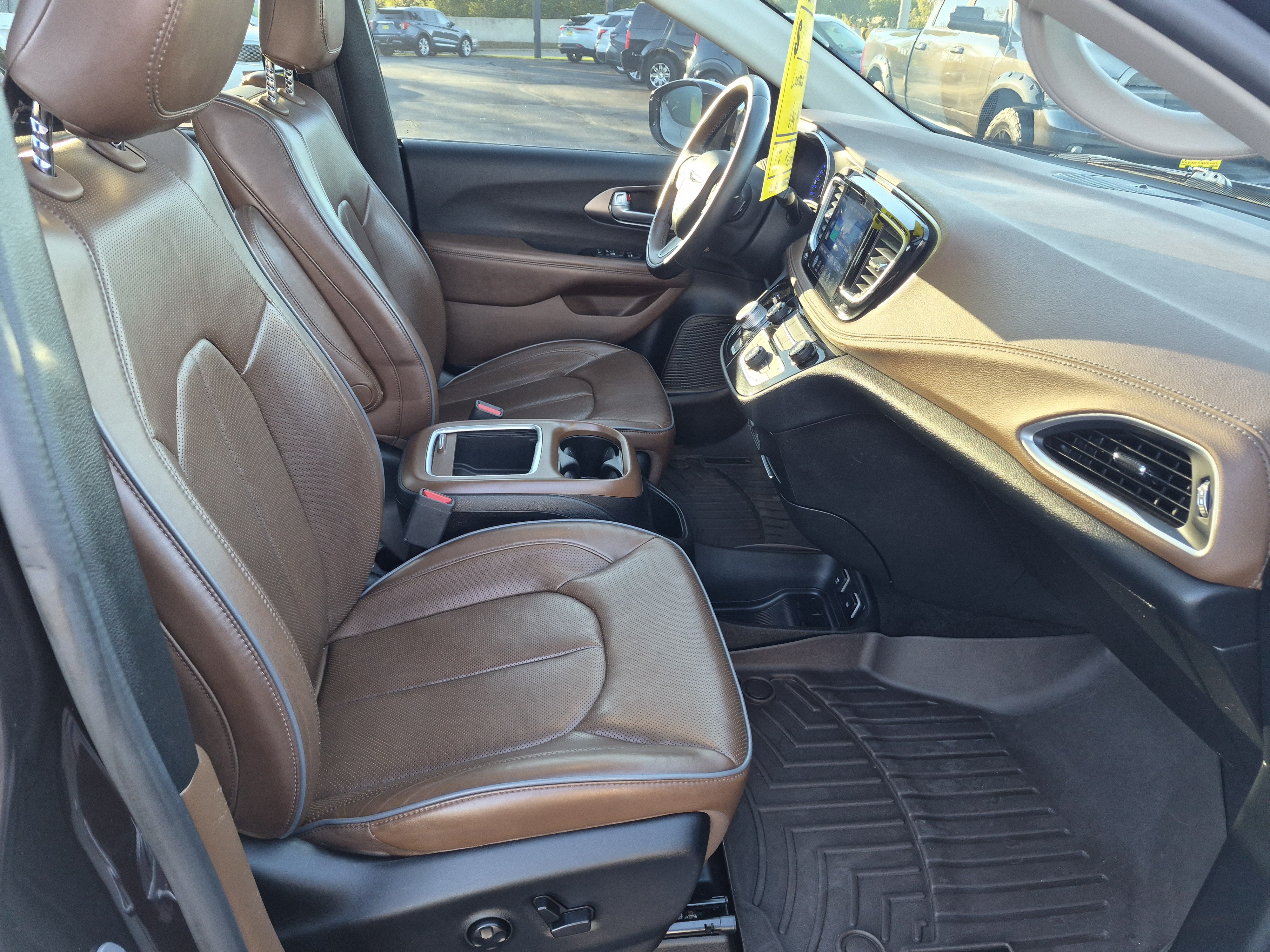 Used 2017 Chrysler Pacifica Limited FWD image 14