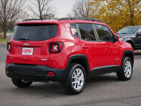 Used 2019 Jeep Renegade Latitude w/ Cold Weather Group image 7