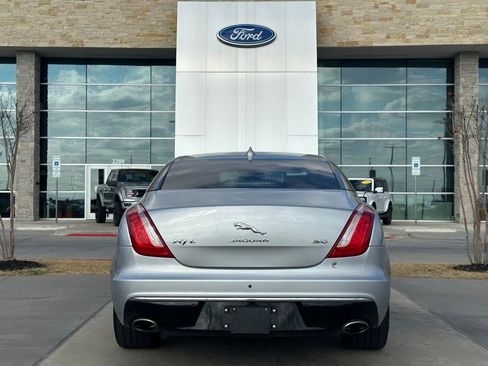 Used 2019 Jaguar XJ L Portfolio image 21