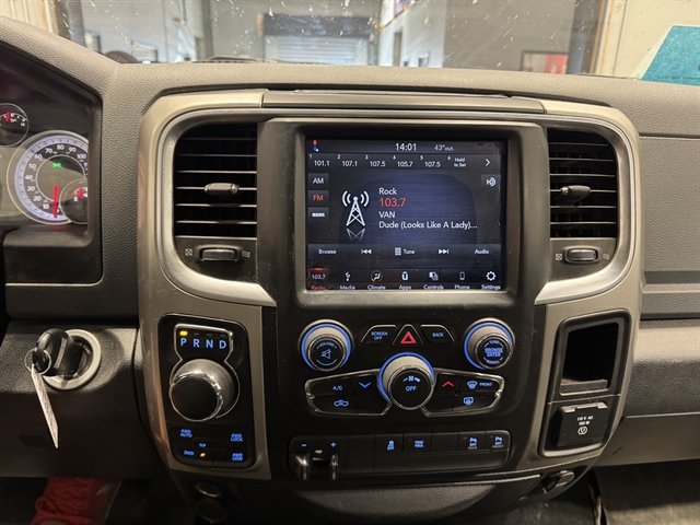 Used 2018 RAM 1500 SLT AWD/4WD image 8