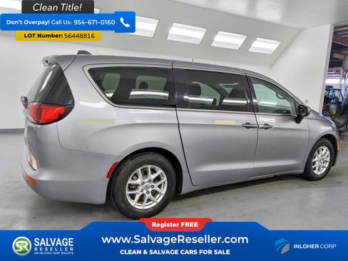 Used 2021 Chrysler Voyager LX FWD image 4