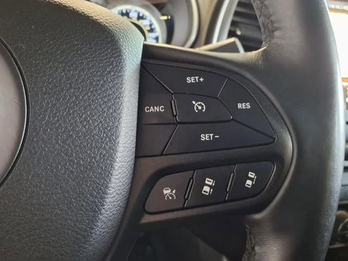 Used 2019 Jeep Cherokee Trailhawk AWD/4WD image 27