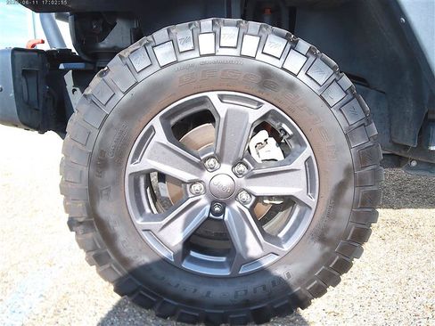 Used 2017 Jeep Wrangler Unlimited Rubicon AWD/4WD image 24