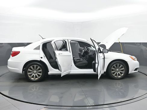 Used 2014 Chrysler 200 Touring image 55
