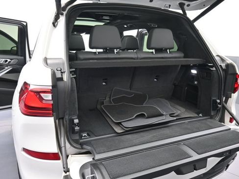 Used 2022 BMW X7 M50i w/ Dynamic Handling Package AWD/4WD image 19