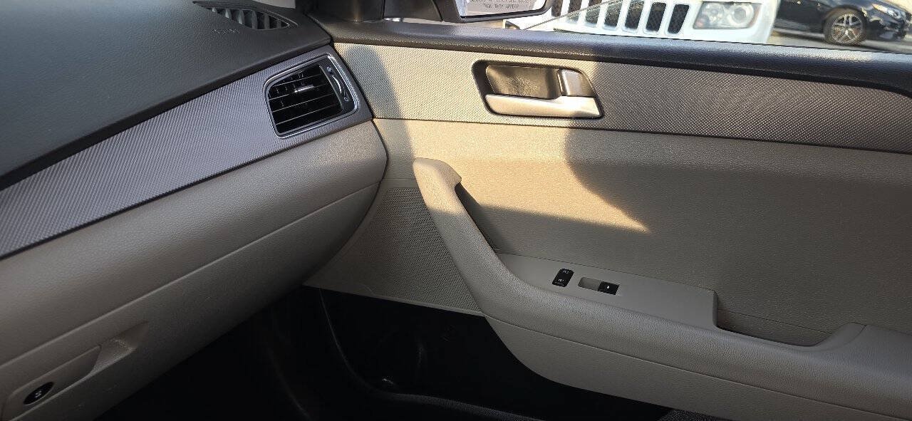 Used 2017 Hyundai Sonata SE FWD image 11