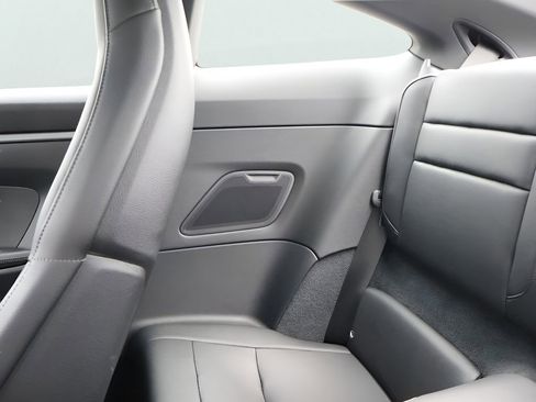 Certified 2025 Porsche 911 Carrera RWD image 17