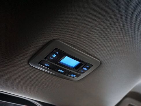 Used 2019 Toyota Sienna XLE Premium FWD image 70