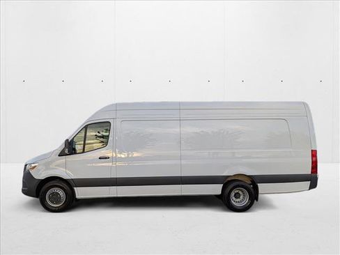 New 2025 Mercedes-Benz Sprinter 4500 image 5