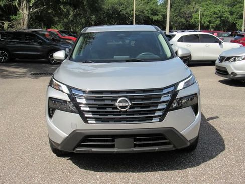 Certified 2024 Nissan Rogue SV FWD image 9