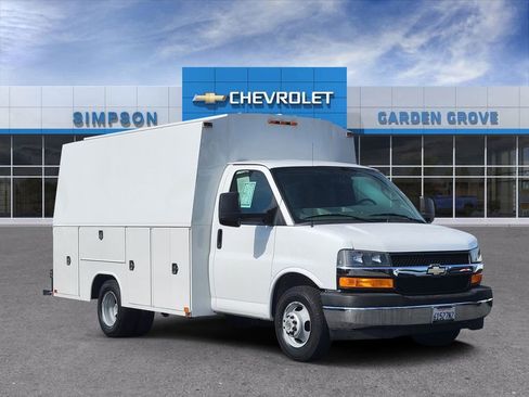 Used 2017 Chevrolet Express 3500 image 1