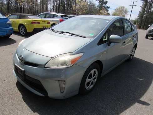 Used 2013 Toyota Prius Two image 2
