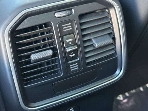 Certified 2025 Porsche Macan image 15