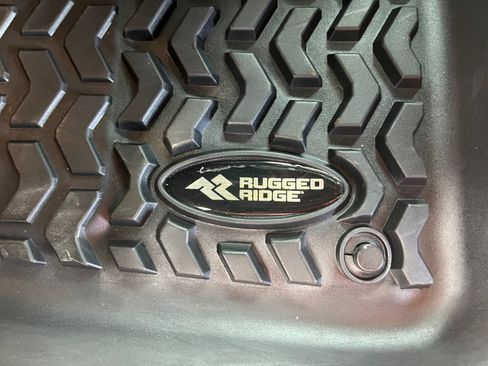 Used 2021 Jeep Wrangler Unlimited Sahara AWD/4WD image 18