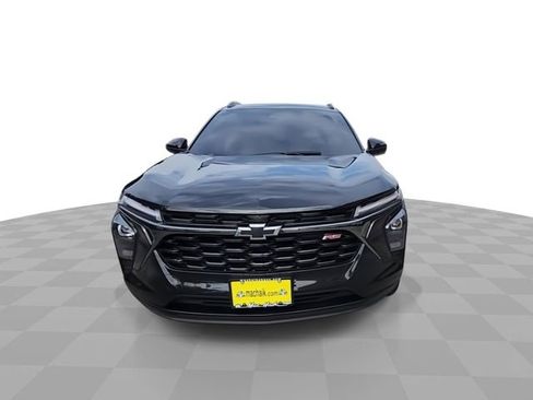 Used 2025 Chevrolet Trax RS w/ Driver Confidence Package FWD image 2