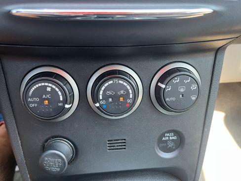 Used 2013 Nissan Rogue SL AWD/4WD image 19