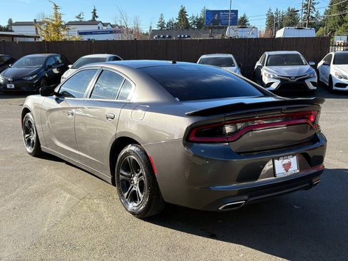 Used 2019 Dodge Charger SXT w/ Cold Weather Package image 5