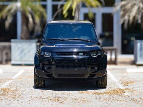 Used 2025 Land Rover Defender 130 V8 AWD/4WD image 21