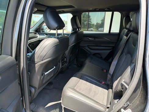 Used 2023 Jeep Grand Cherokee Altitude AWD/4WD image 6