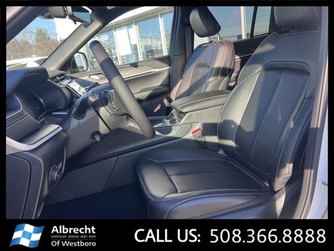 New 2025 Jeep Grand Cherokee Limited w/ Luxury Tech Group II AWD/4WD image 10