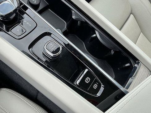 Certified 2023 Volvo XC60 B6 Ultimate w/ Protection Package Premier AWD/4WD image 23