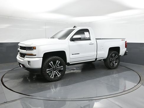 Used 2017 Chevrolet Silverado 1500 LT w/ LT Convenience Package AWD/4WD image 23