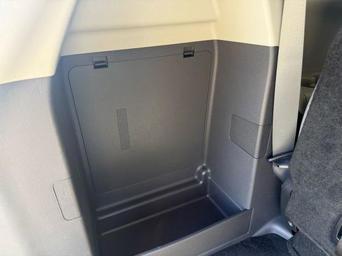 Used 2021 Toyota Sienna Limited image 41