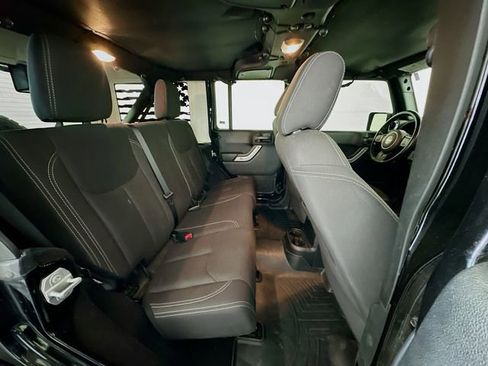 Used 2018 Jeep Wrangler Unlimited Sahara w/ Connectivity Group image 23