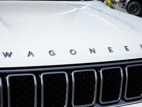 Used 2022 Jeep Wagoneer Series III w/ Rear Seat Video Group 1 image 52