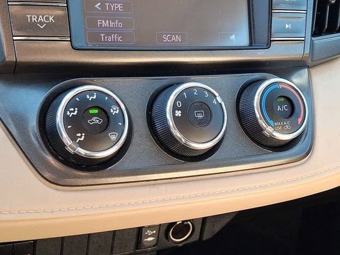 Used 2013 Toyota RAV4 LE image 16