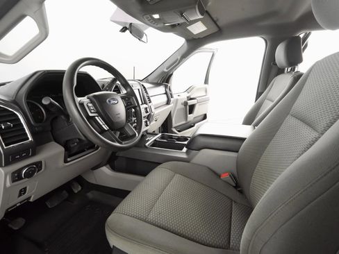 Used 2018 Ford F250 XLT w/ XLT Premium Package AWD/4WD image 13