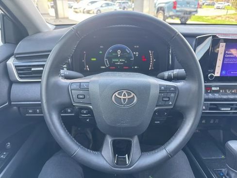 Used 2025 Toyota Camry LE w/ Convenience Package image 14