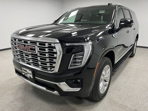 Used 2025 GMC Yukon XL Denali AWD/4WD image 4