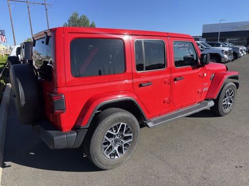 Used 2024 Jeep Wrangler Unlimited Sahara w/ Technology Group AWD/4WD image 3