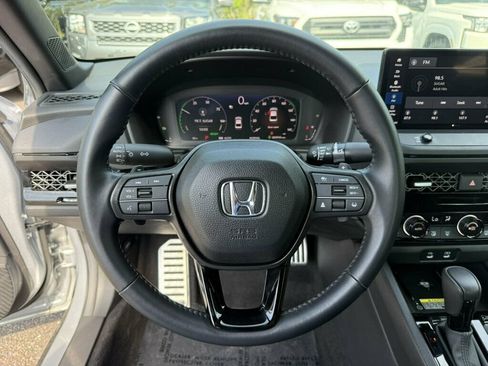 Used 2025 Honda Accord Sport image 5