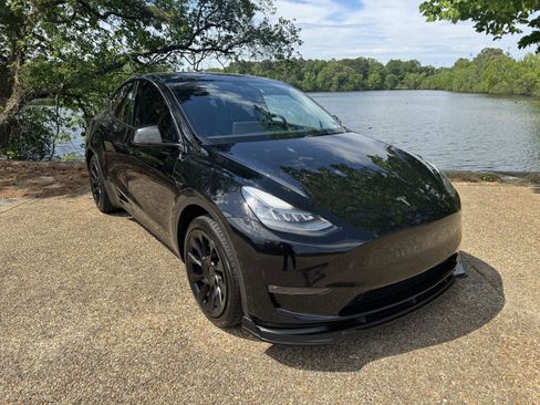 Used 2021 Tesla Model Y 2WD image 2