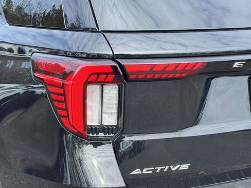 New 2026 Ford Explorer Active AWD/4WD image 9