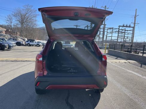 Certified 2023 Toyota Corolla Cross LE image 13