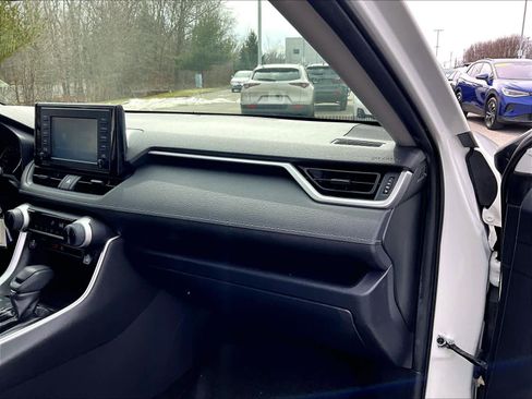 Used 2019 Toyota RAV4 LE image 13