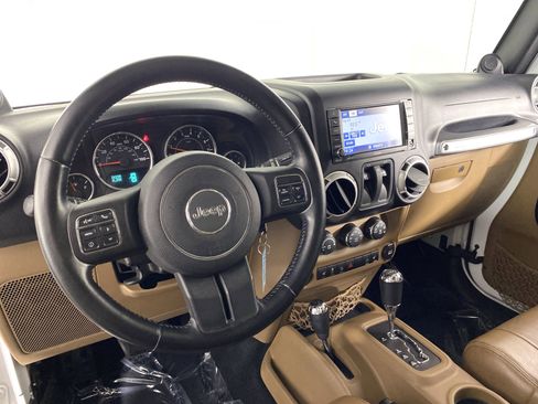 Used 2012 Jeep Wrangler Sahara w/ Connectivity Group image 17