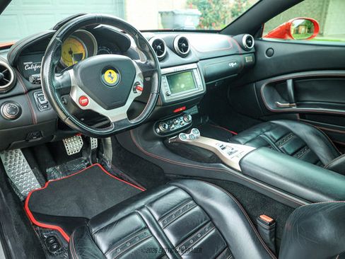 Used 2012 Ferrari California RWD image 34