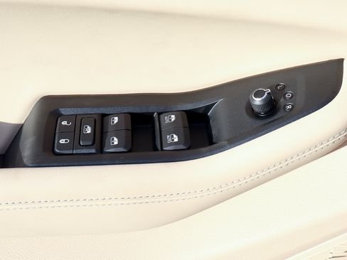 New 2025 Jeep Grand Cherokee L Limited w/ Black Appearance Package image 10