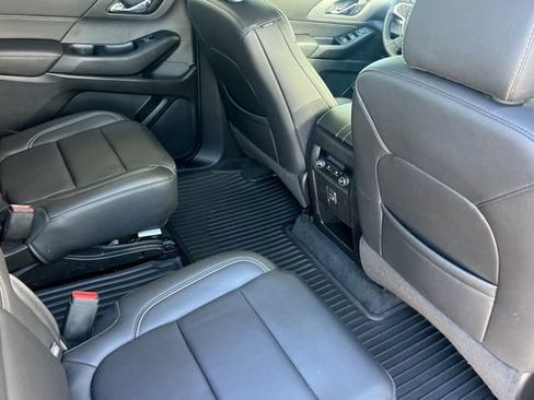 Used 2023 Chevrolet Traverse LT FWD image 19
