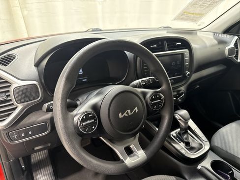 Certified 2023 Kia Soul LX w/ LX Technology Package FWD image 24