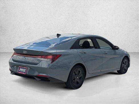 Used 2023 Hyundai Elantra SEL FWD image 5